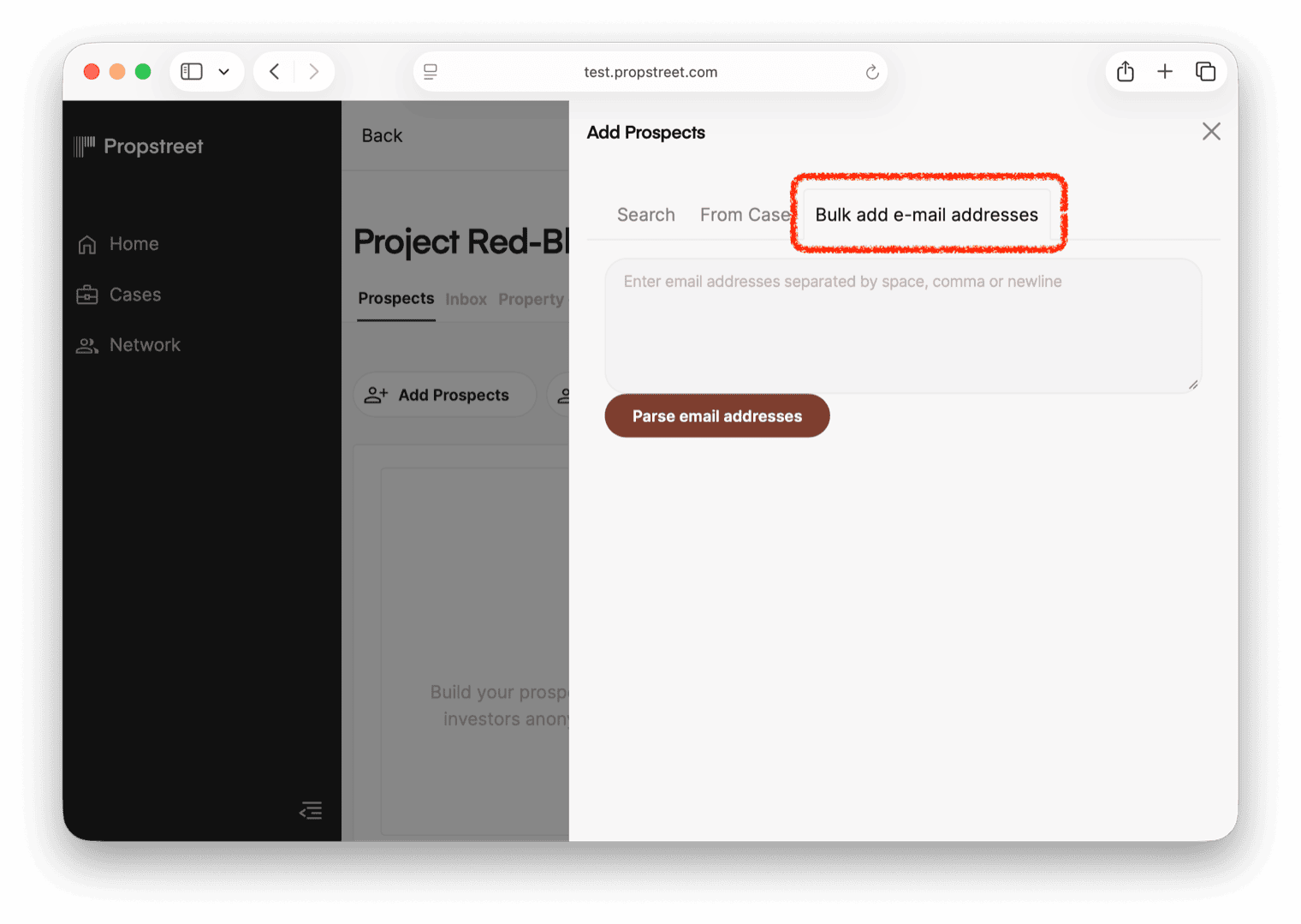 Fliken Massimport av e-postadresser med ett textfält för att klistra in e-postadresser och automatisk dubblettkontroll.