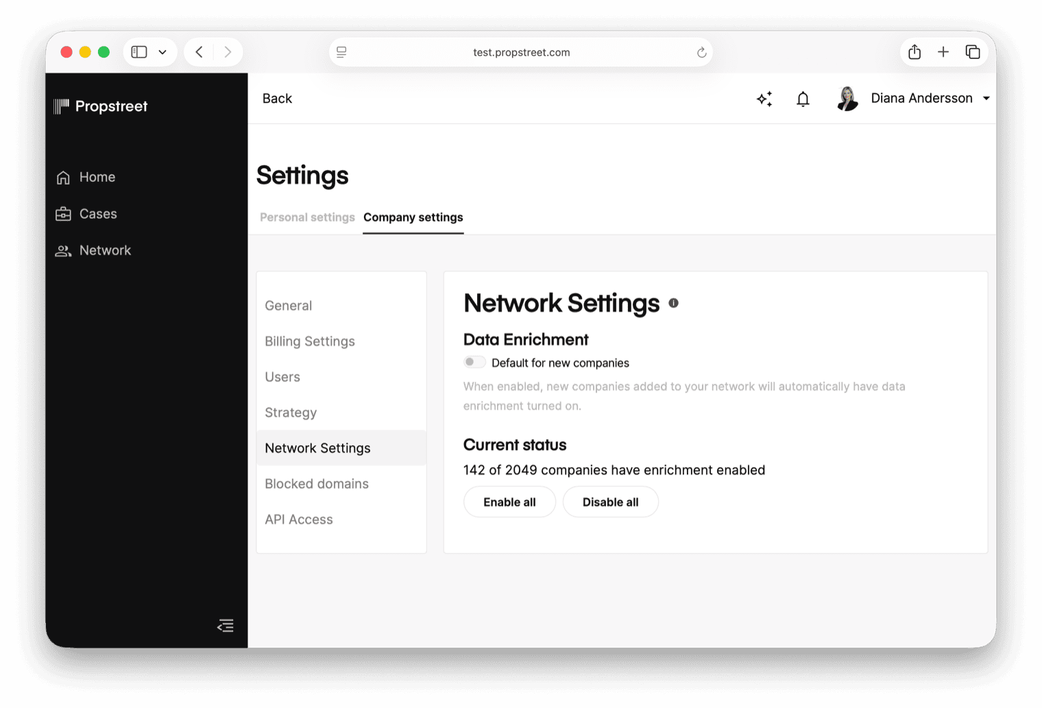 Netzwerkeinstellungen mit der Standardeinstellung für neue Unternehmen und Schaltflächen zum Aktivieren oder Deaktivieren von Data Enrichment für das gesamte Netzwerk.